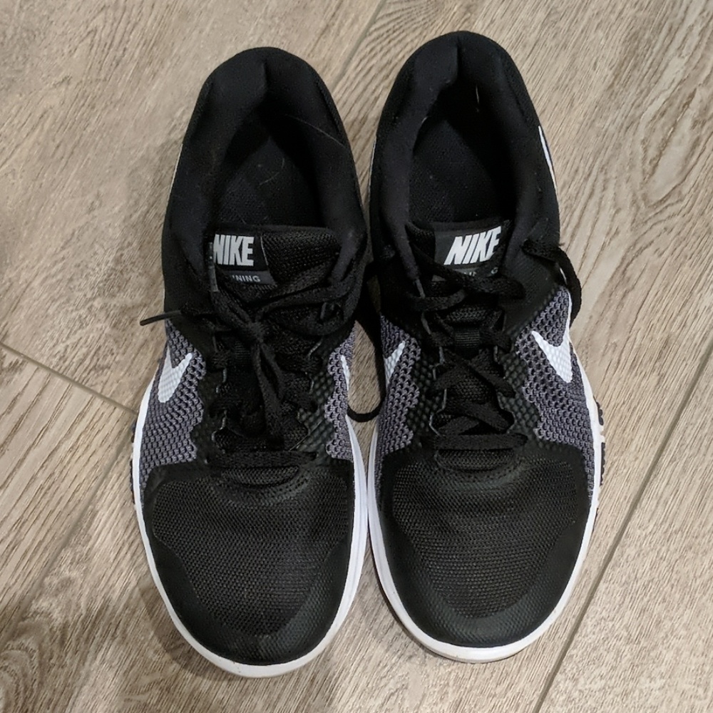 Nike Sneakers Men 7.5./ Boys 7.5. Brand New Con.!